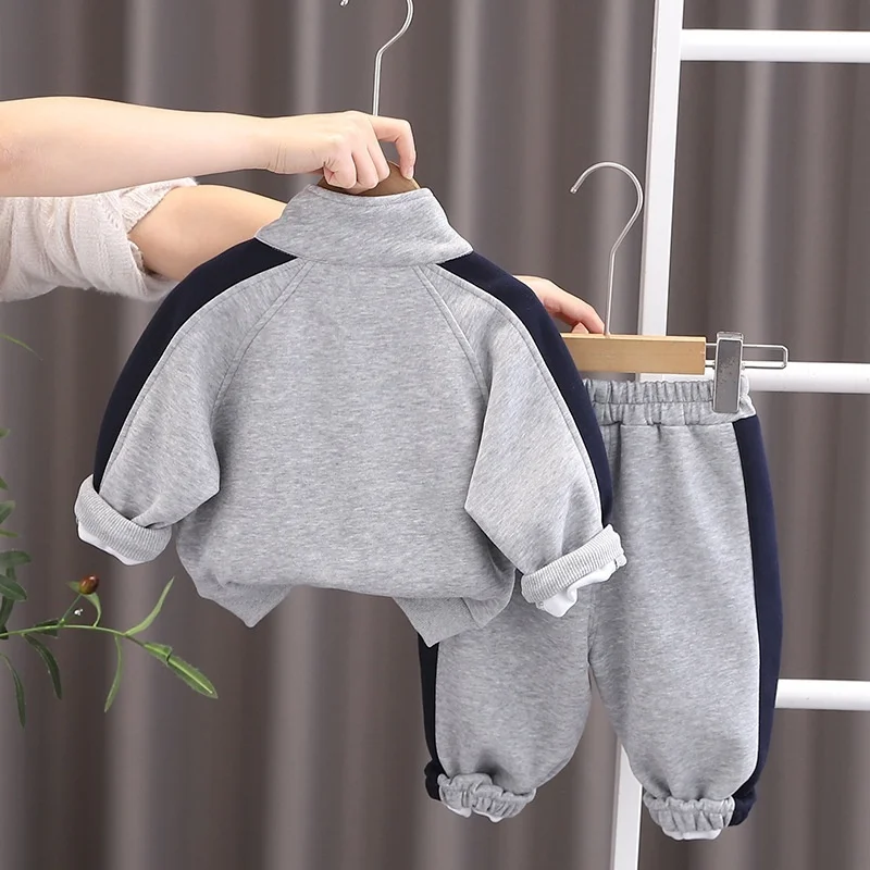 Felpa + pantaloni con lettera di alta qualità per ragazzi Set da 2 pezzi 2025 Felpa per bambini primaverili e autunnali Regalo di compleanno Regalo di Natale