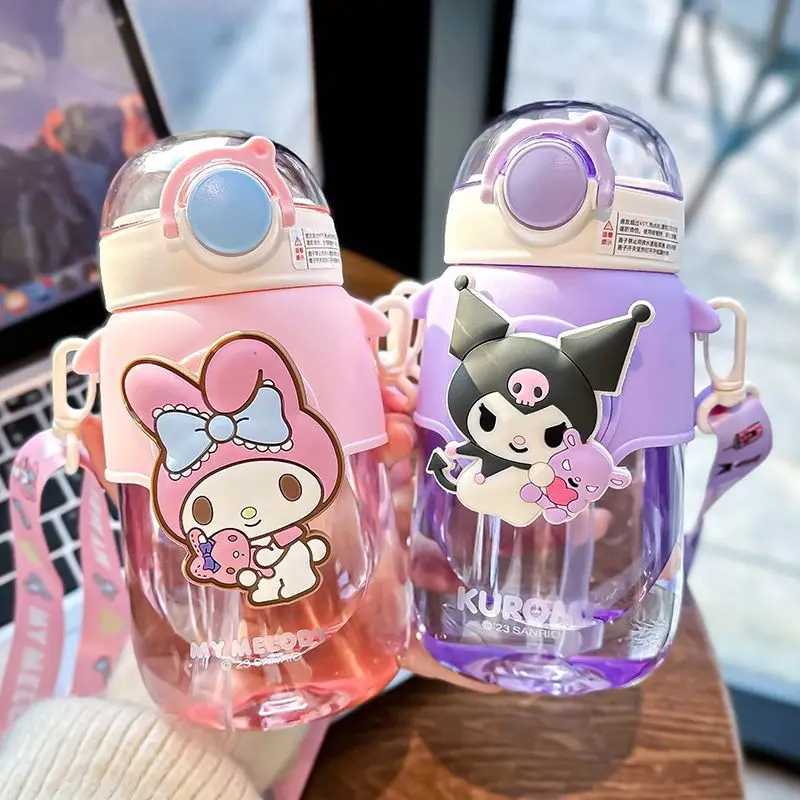 Bottiglia d'acqua di grande capacità Sanrio da 690ml Cinnamoroll Kuromi My Melody tazza d'acqua portatile in paglia regalo per sport all'aria aperta e Fitness