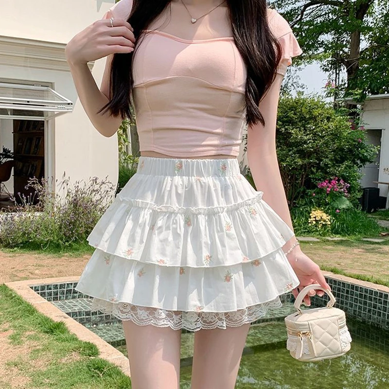 Weiße Miniröcke für Damen, Spitze, süßes Ballkleid, sexy, französischer Stil, gerüschte Rüschen, Blumenmuster, hohe Taille, Sommer, Y2k-Kleidung, romantisch, Gril