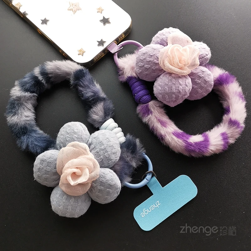 Plush phone lanyard, winter new style, women's flower wrist strap, outdoor photography anti-lost pendant