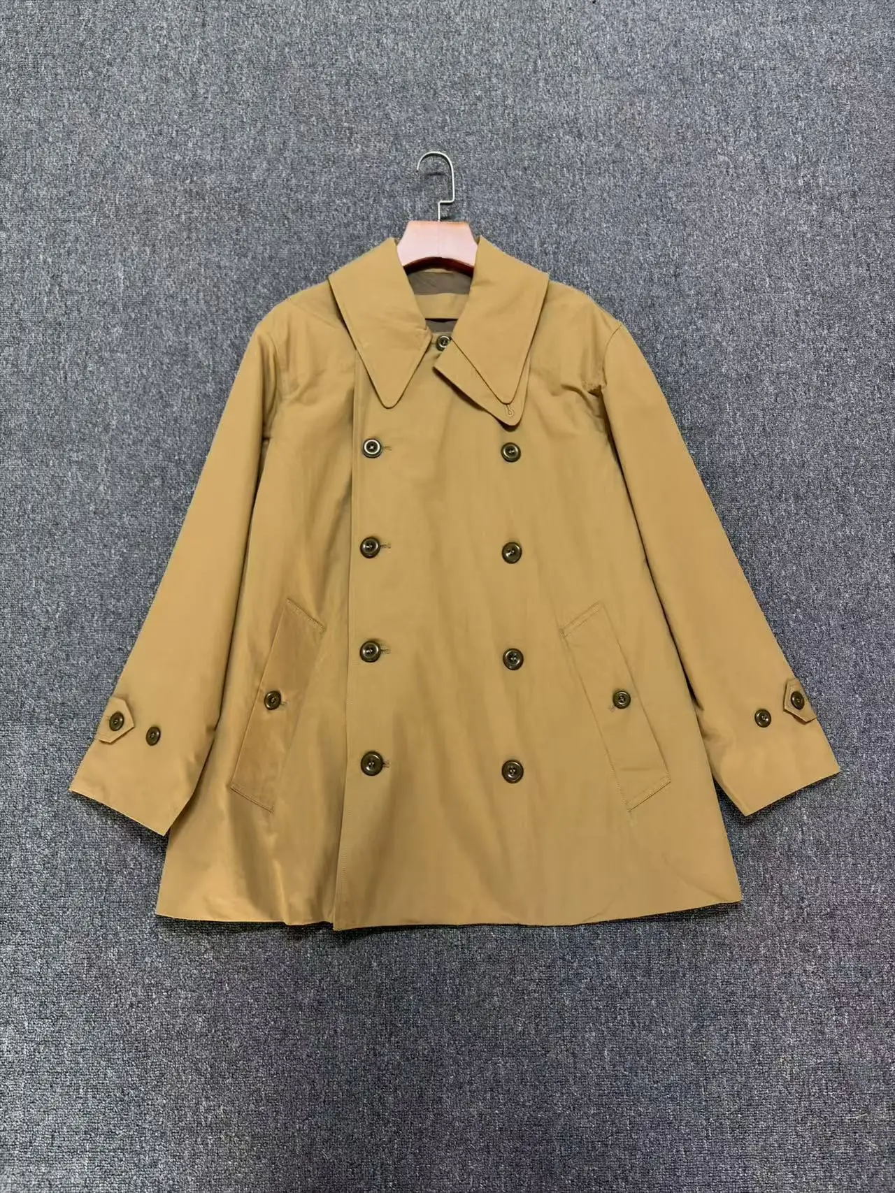 Pure cotton loose double-breasted windbreaker in 2026 winter new style, with belt for waist cinching, versatile women's coat