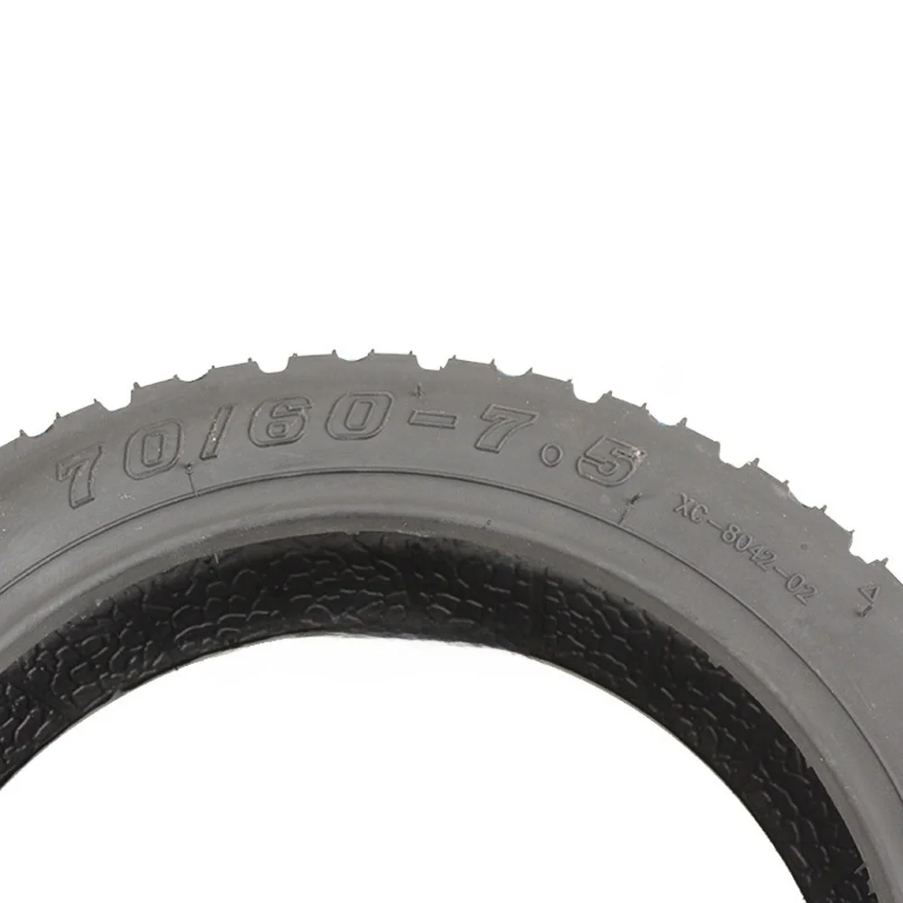 

Шина для самоката 70 60-7.5: Подходит для различных самокатов, обеспечивает плавную езду, вакуумная конструкция, прочный резиновый состав, улучшенное сцепление на неровных поверхностях.