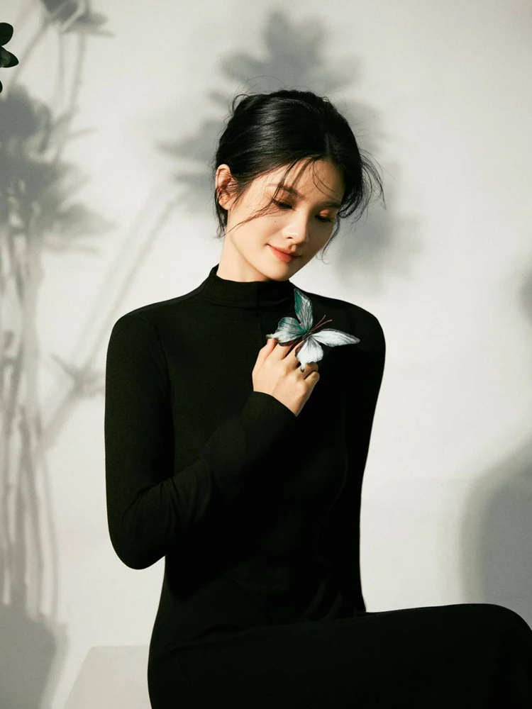 

New Simple Chinese Style High-End Black Portrait Photography Costume Elegant Mood Lighting Fashionable Artistic Women's Wear