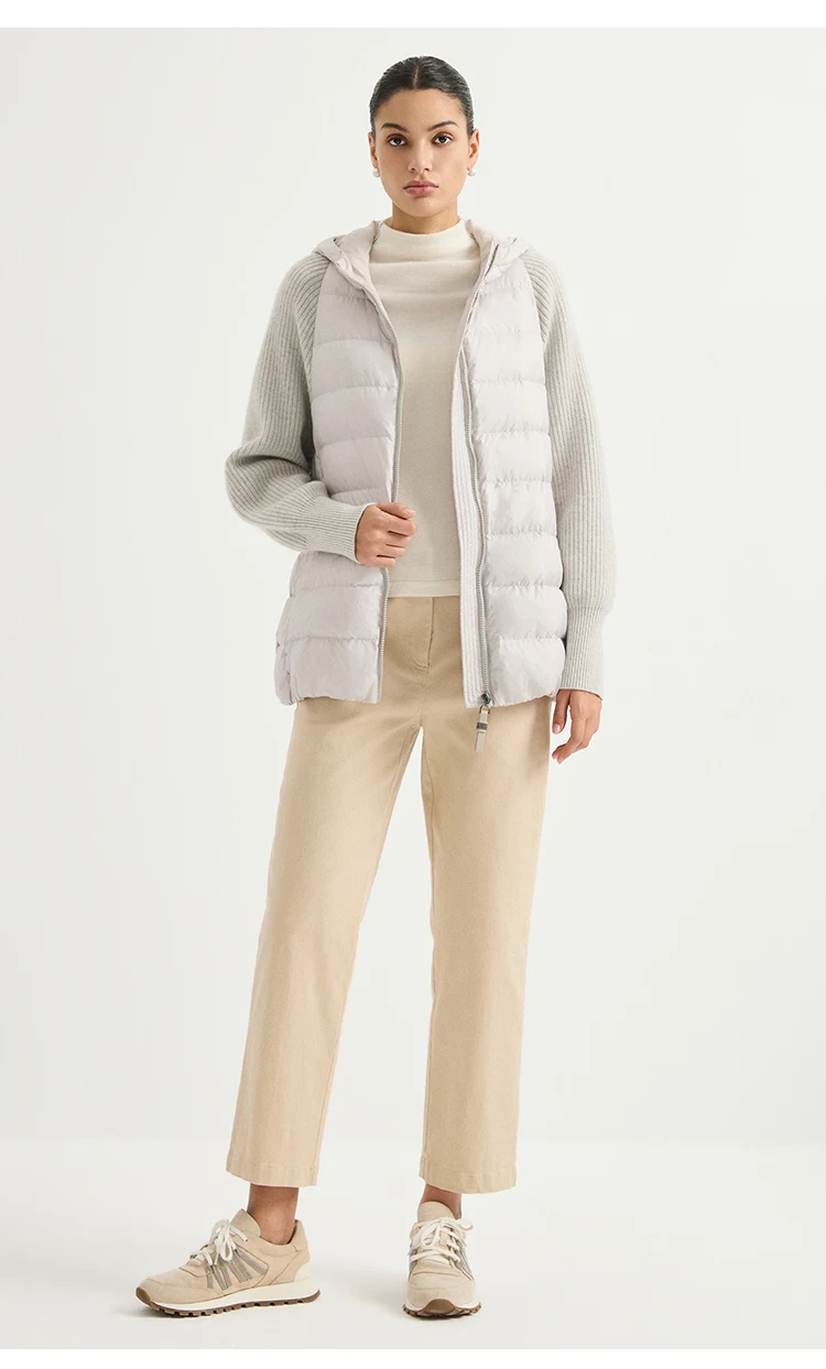 BY4621558 Damen Kapuzen-Daunenjacke mit Kaschmir-Strickärmeln, Waffelstrick, Kettenreißverschluss, Old Money Eleganz für den Winter – Detail 7