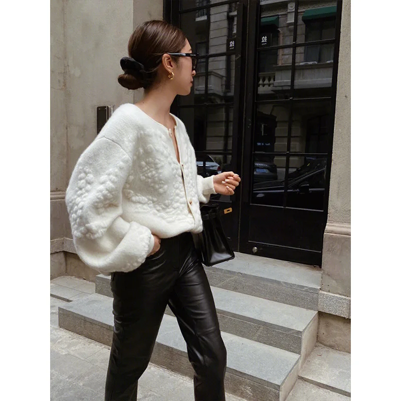 Thickened Heavy Knitting Cardigan Sweater Women's Autumn Winter Fashion Design Special Small Audience Warmth Heating Long Sleeve