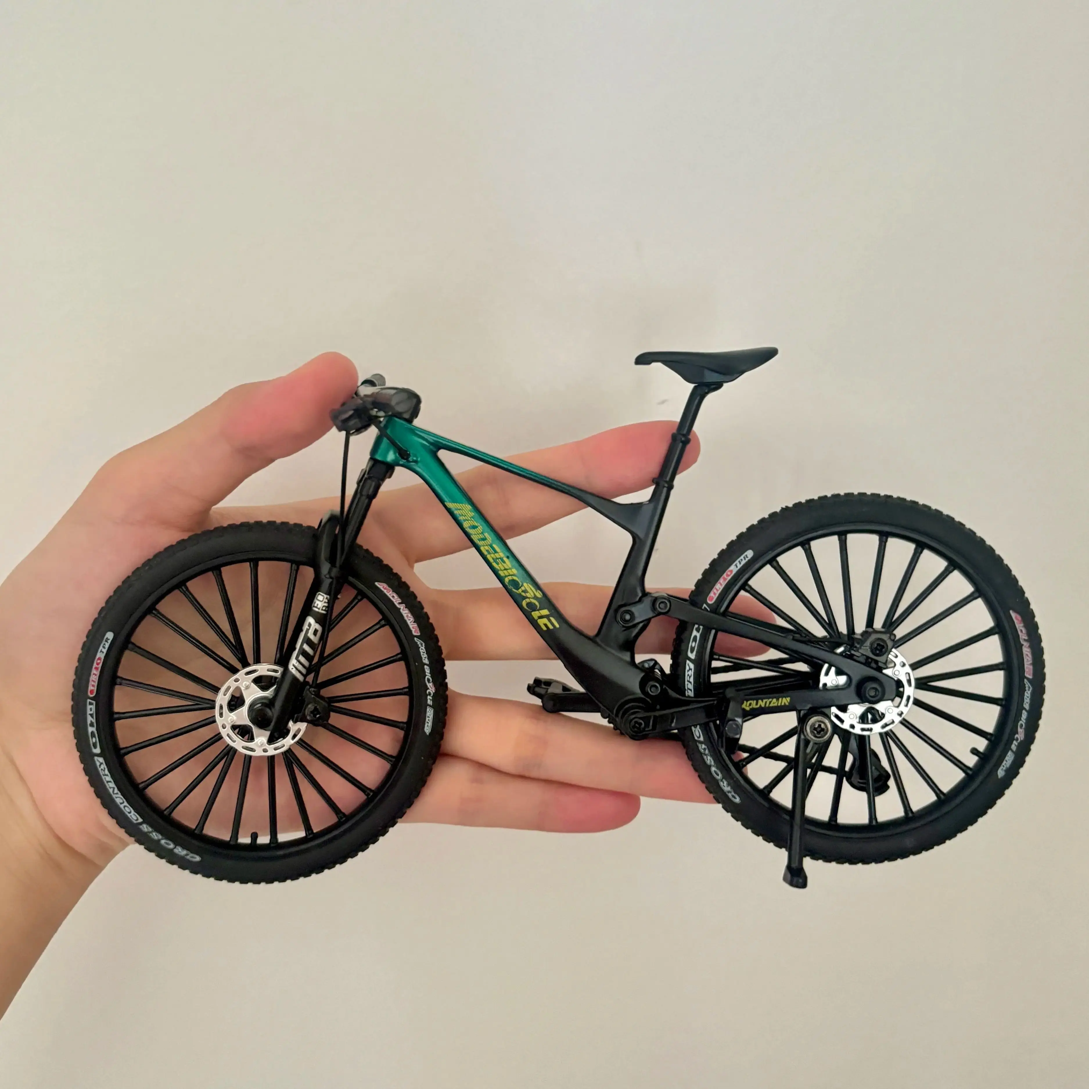 Mini modèle de vélo en alliage 1:8, vélo miniature en métal moulé sous pression, collection de simulation pour adultes, cadeaux, jouets pour garçons de 14 ans et plus