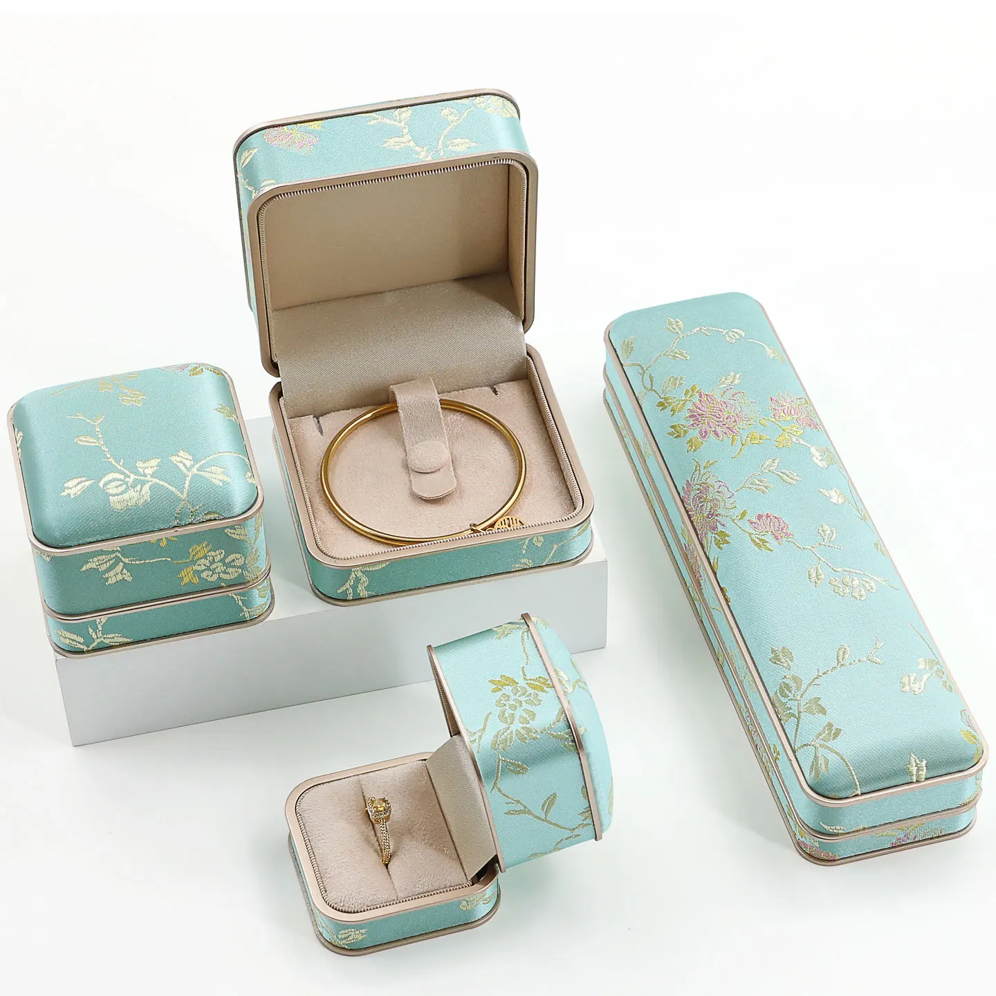 

Vintage Chinese Brocade Jewelry Box Floral Embroidery Ring Necklace Bracelet Organizer Luxury Gift Packaging for Birthday