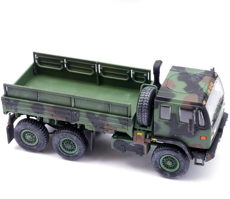 Fine 1:72 US FMTV M1083 tactical truck model  NATO Camouflage Painting  The front wheels are steerable  Finished product collect