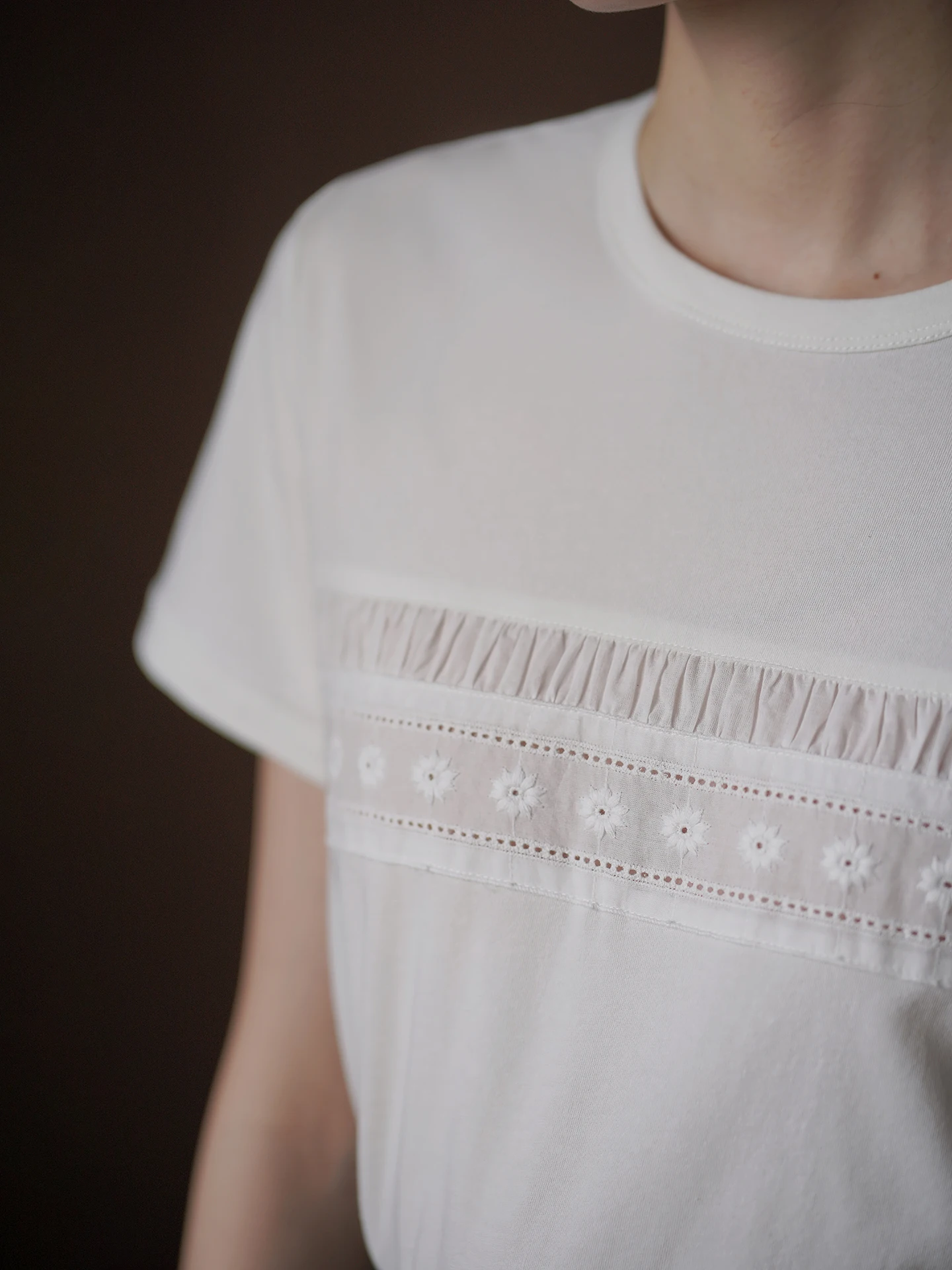 Hacikis Soft Cotton Feel Hollow out Embroidery Belt Decorated round Neck Slimming Short Sleeve Basic Style Women's T-shirt