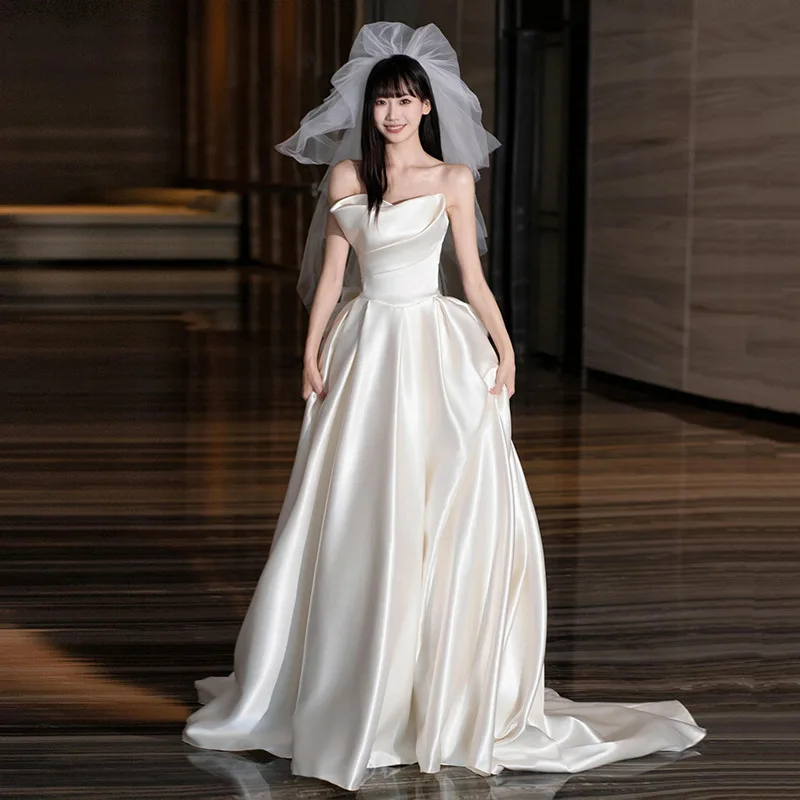 

French Satin Light Wedding Dress Bride2025New Niche High-End Simple Strapless White Train Dress for Going Out