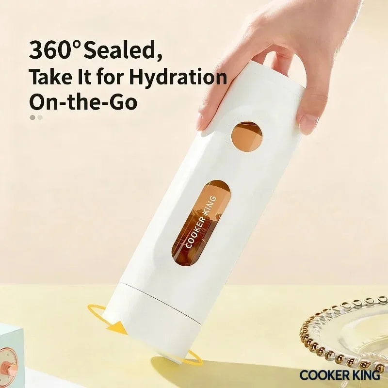 كوب ماء زجاجي محمول بطبقة مزدوجة معزول للشاي وفصل المياه من كوكر كينج للرجال والنساء، أبيض أنيق 420 مل