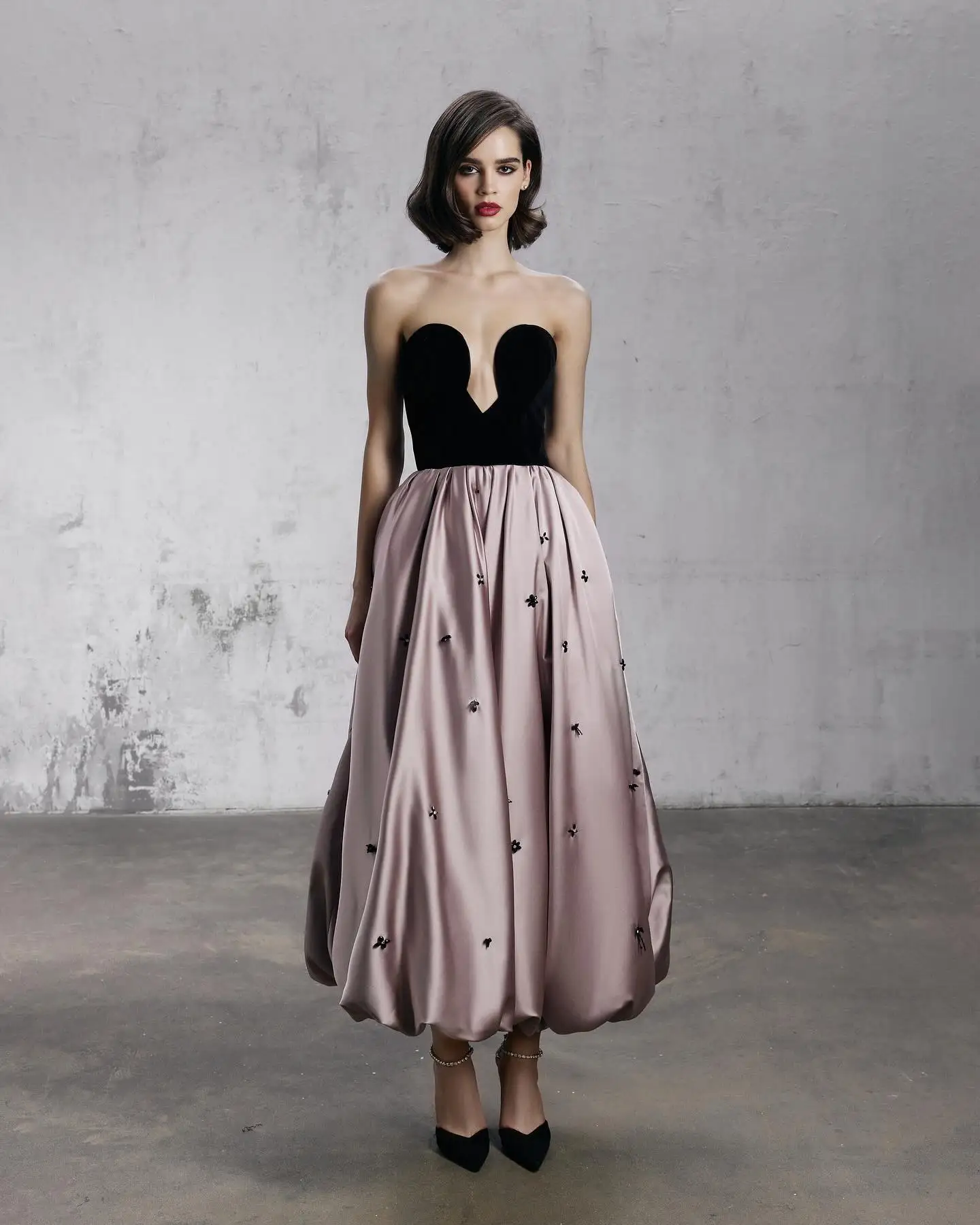 فستان سهرة أنيق بدون حمالات من الساتان موضة كريستال الأزهار التفتا ألف خط فساتين حفلات منتفخ التفتا طول الكاحل فستان الحفلات