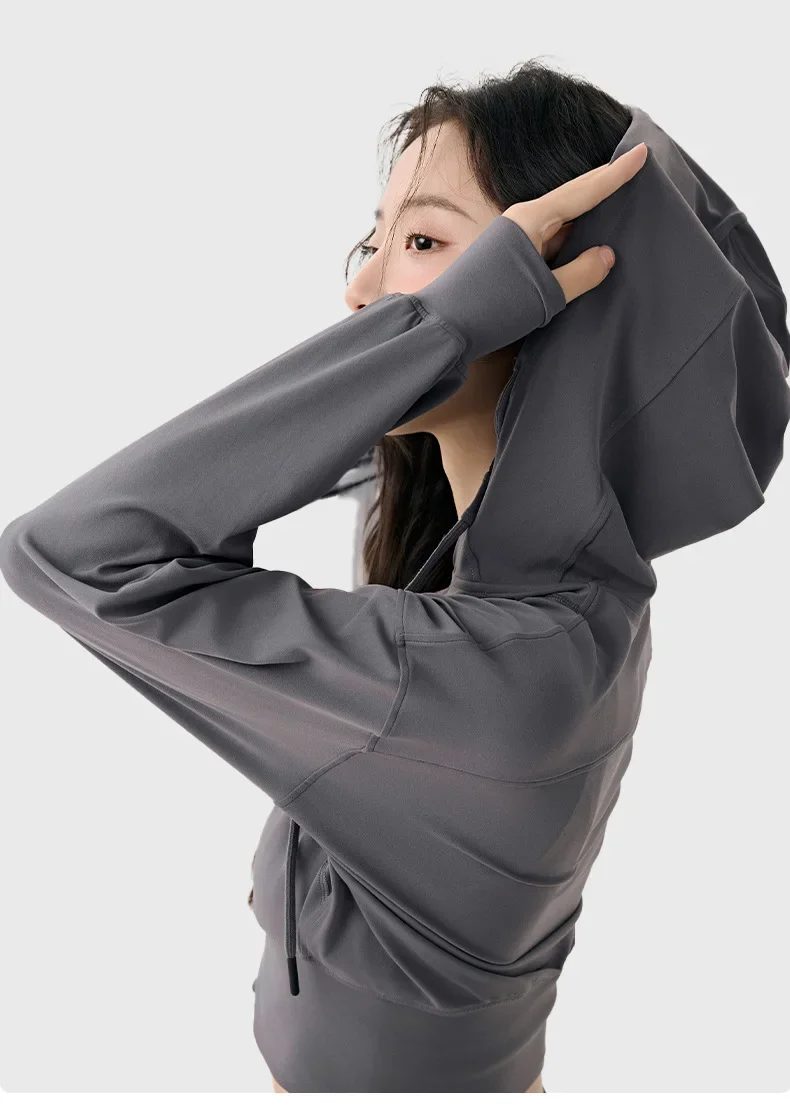 المرأة فضفاضة ضئيلة مقنعين سترة رياضية قصيرة معطف سستة في الهواء الطلق عارضة تنوعا ملابس لليوجا اللياقة البدنية الجري التدريب أعلى القماش