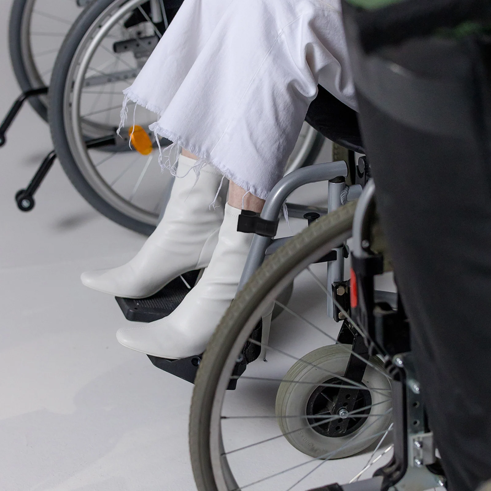 

2Sets Wheelchair Cane Mount Holder Highstrength Plastic Crutch Support Stand Easy Access Cane Rack for Electric Scooters and