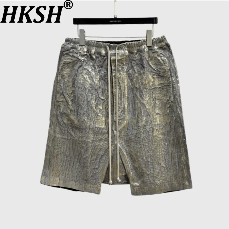 HKSH Spring Summer New Men Metal Gloss Crack Knee Length Pants Heavy Craft Crotch Design Thick Coated Shorts Dark Capris HK9345