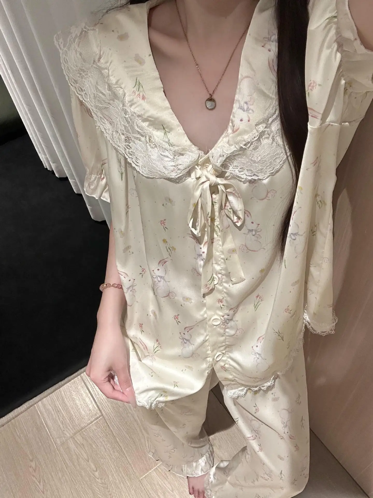

Luxury Silk Satin Pajamas Women Floral Lace V-Neck Sleepwear Set Elegant Short Sleeve Shirt Long Pant Pjs Homewear Summer 2026