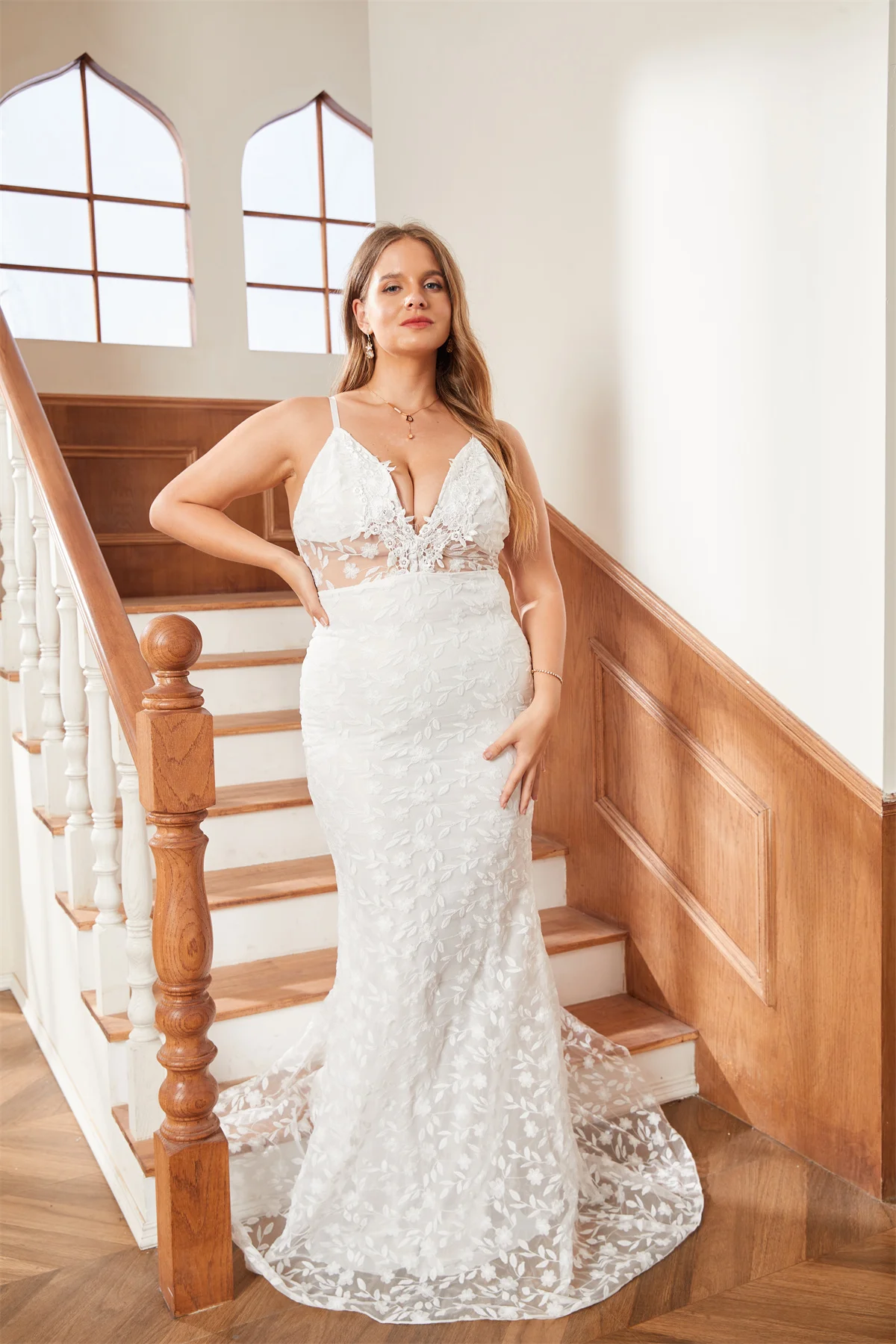 Abiti da sposa con scollo a v 2024 pizzo bianco aperto sul retro Illusion a strati Tulle lunghezza del pavimento Sweep Train Mermaid abiti da sposa senza maniche