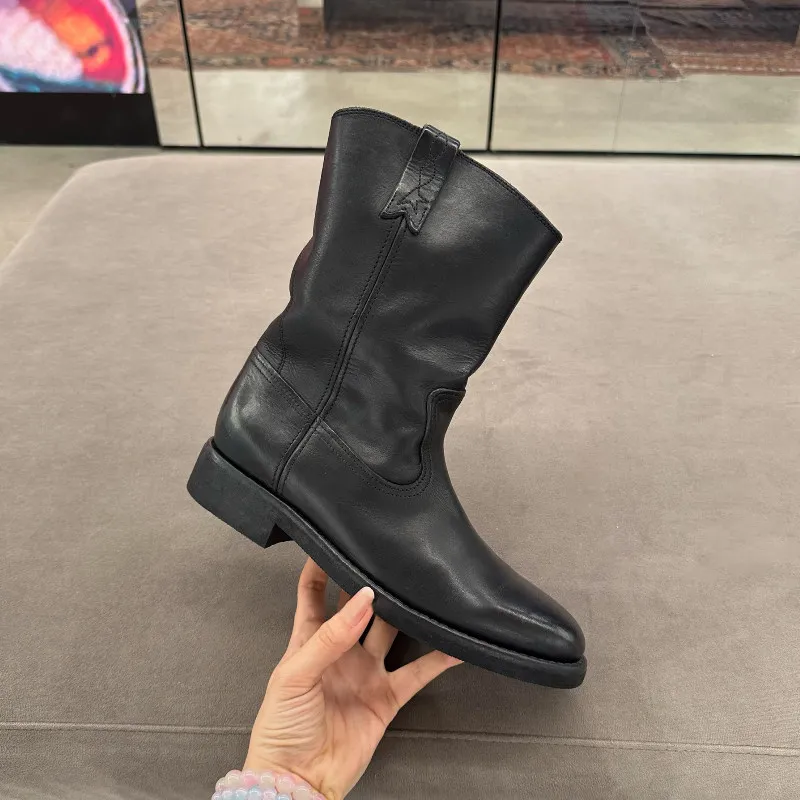 Women's Black Leather Western Boots Sleek Minimalist Design Block Heel Rugged Edgy for Autumn/winter Streetwear Casual Looks