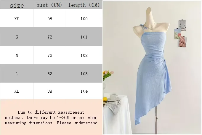 Hellblaues, plissiertes, schulterfreies Camisole-Kleid für Damen mit seitlichen Hohlpflätzen und asymmetrischem Saum, enganliegendes Sommer-Clubkleid – Detail 1