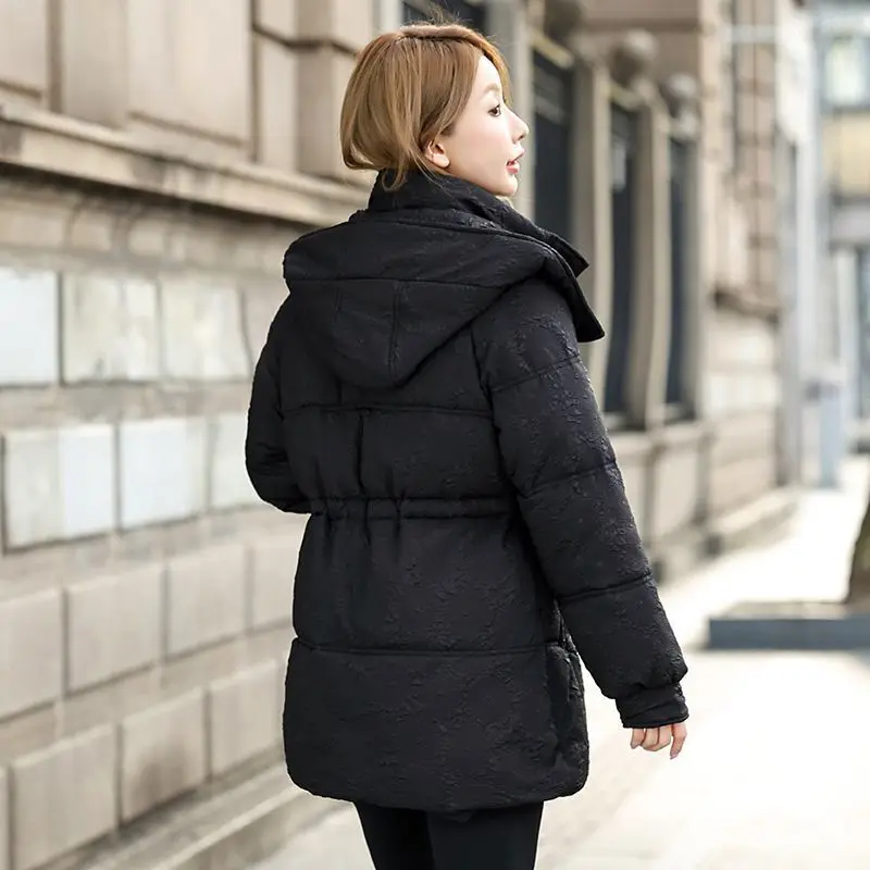 Chaqueta acolchada de longitud media para mujer, nueva moda de invierno con capucha y cremallera, ropa gruesa y cálida de algodón, prendas de vestir exteriores holgadas T651, 2024