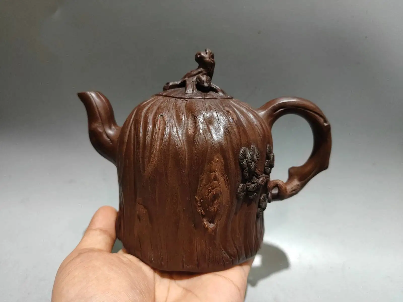 Chinese Yixing Zisha Clay Handmade Exquisite Tea Set Product Name: Pine Needle Tree Stump Teapot Low Model: Jiang Rong