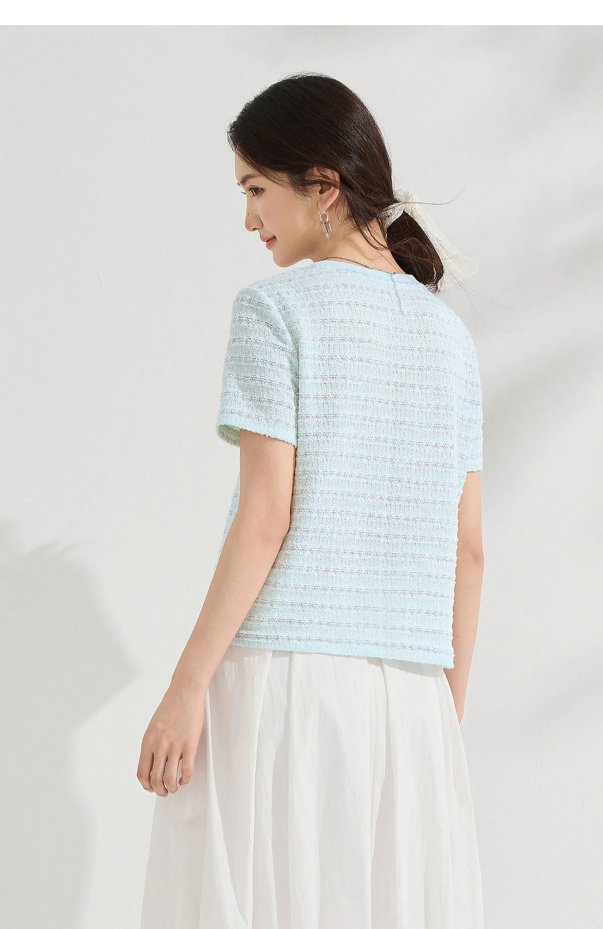 SENTUBILA Vielseitiges geripptes Rundhals-T-Shirt für Damen mit Streifenmuster, Sommer 2026, strukturiertes, gerades Strick-Oberteil, Damenbekleidung Q62TL7174 – Detail 25