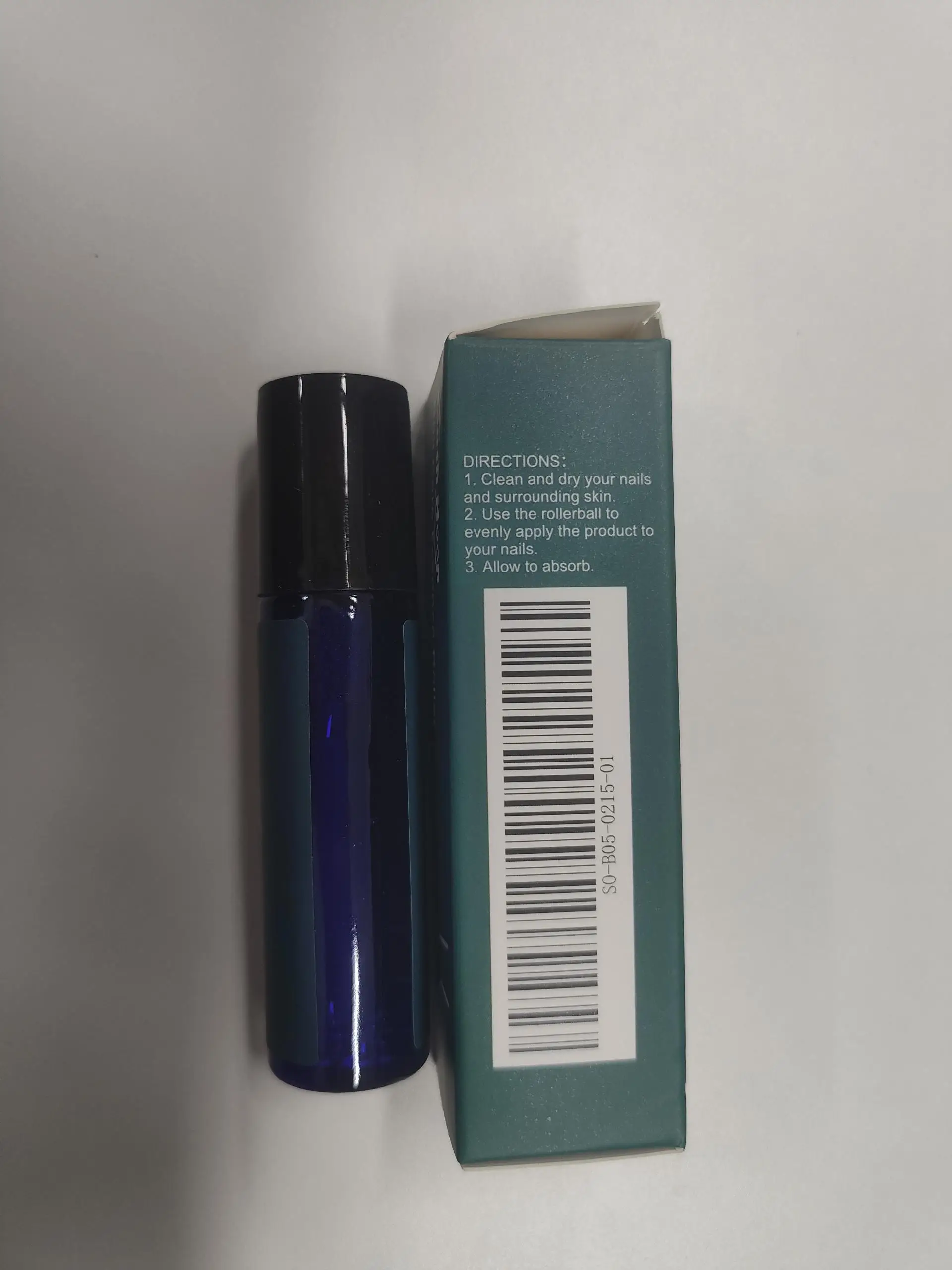 أسطوانة جوهر العناية بالأظافر من ساوث مون - مغذية وتقوية للأظافر الجافة والهشة، أداة توزيع الكرة الدوارة