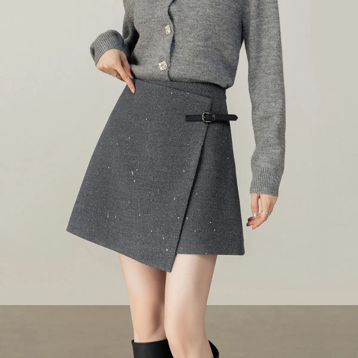 Gray leather loop buckle overlapping woolen skirt short autumn and winter new high-quality thin skirt