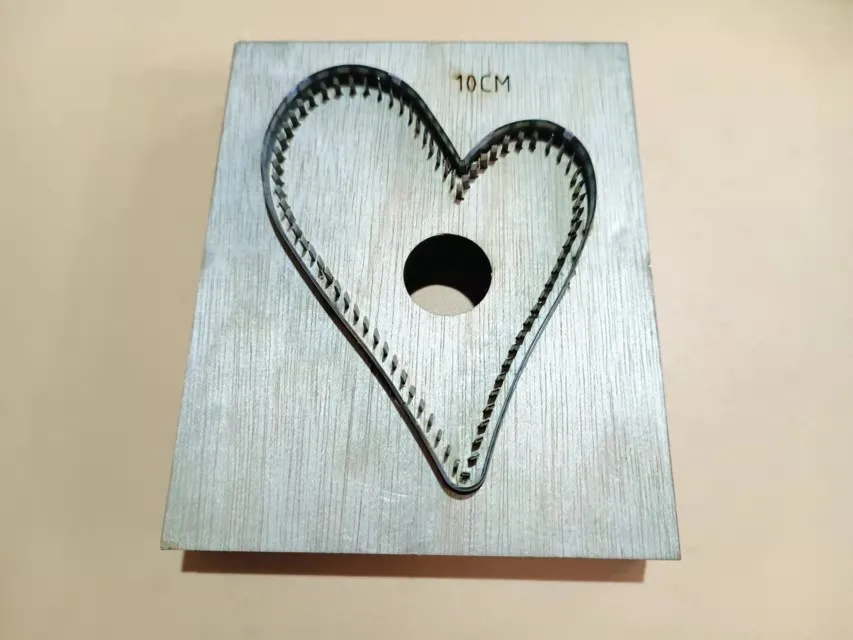 Messerformen für herzförmige Taschen zum Aufhängen, Messerformen für Lederwaren im Auto, handgefertigte Messerformen für Lederwaren zum Selbermachen