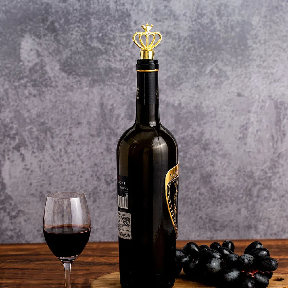 2Pcs Crown Red Wine Bottle Plugs Creative Alloy Stopper Effective Sealing Bottle Caps for Wine Beer Beverage Preservation