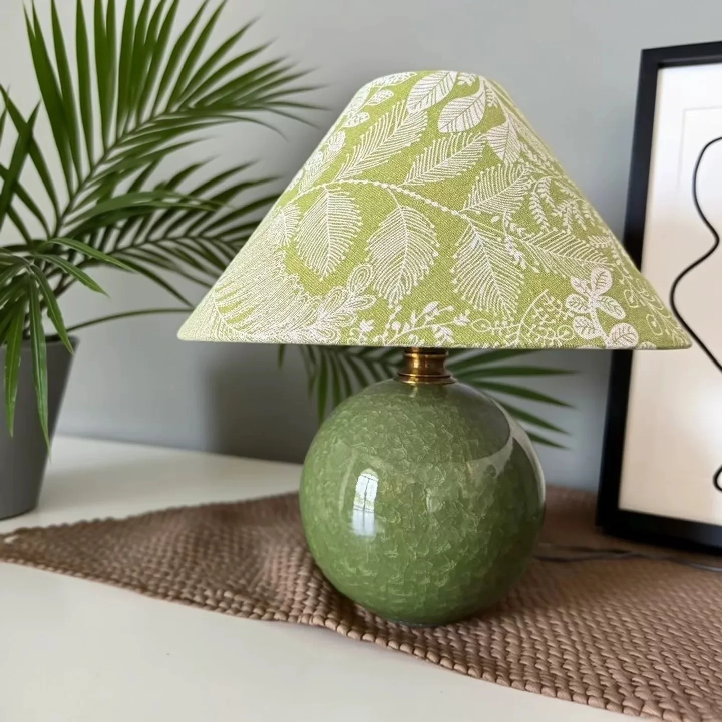 Emerald green ice crystal ceramic desk lamp desktop ornament night light bed and breakfast bedroom bedside atmosphere