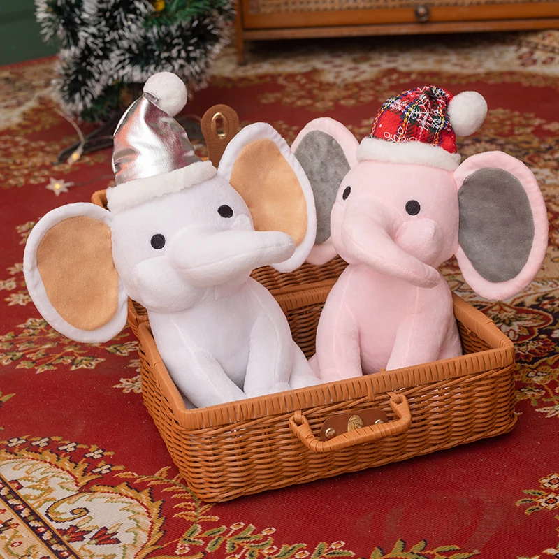 Éléphant de dessin animé câlin assis moelleux, chapeau de père Noël au beurre, jouets en peluche de Noël, décor de fête à la maison doux, cadeau mignon