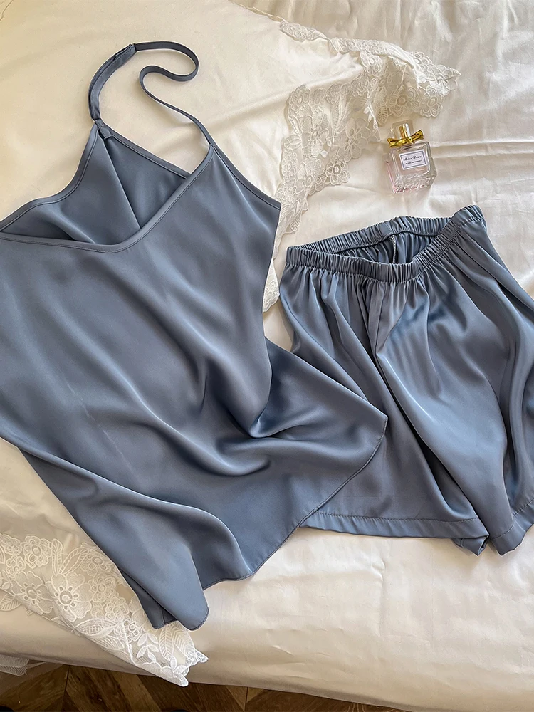 ensemble-de-nuit-en-soie-pour-femme-debardeur-sexy-et-short-–-nouvelle-collection-2026-–-tenue-d'interieur-en-soie-a-col-en-v-–-ensemble-deux-pieces-decontracte-d'Ete-avec-short