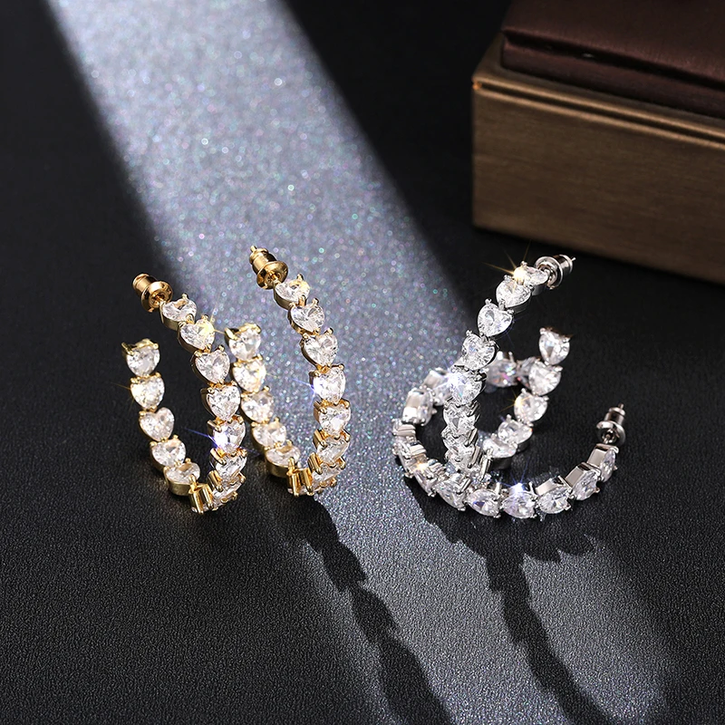 Huitan Luxus Trendy Herz CZ Creolen für Frauen Silber Farbe/Gold Farbe Mode Vielseitig Liebe Zirkonia Schmuck