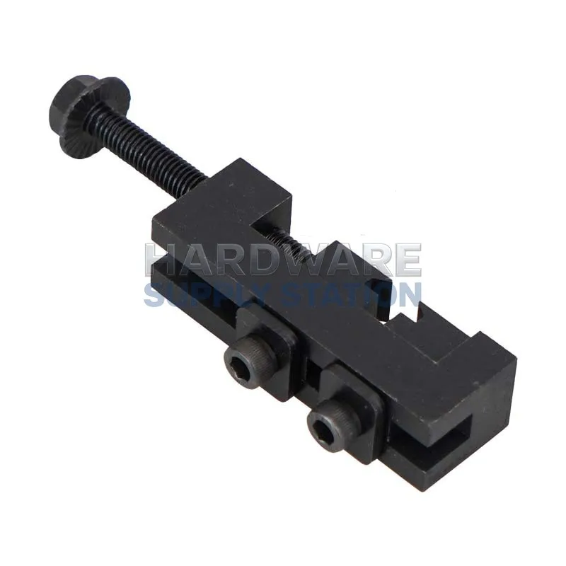 

1 комплект инструмента для фиксации шаровых опор, неразъемный пылезащитный кожух, натяжитель хомутов рулевого механизма