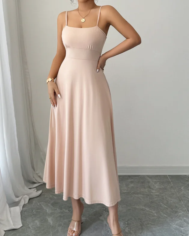 

Elegant temperament, small camisole, waist cinched long dress