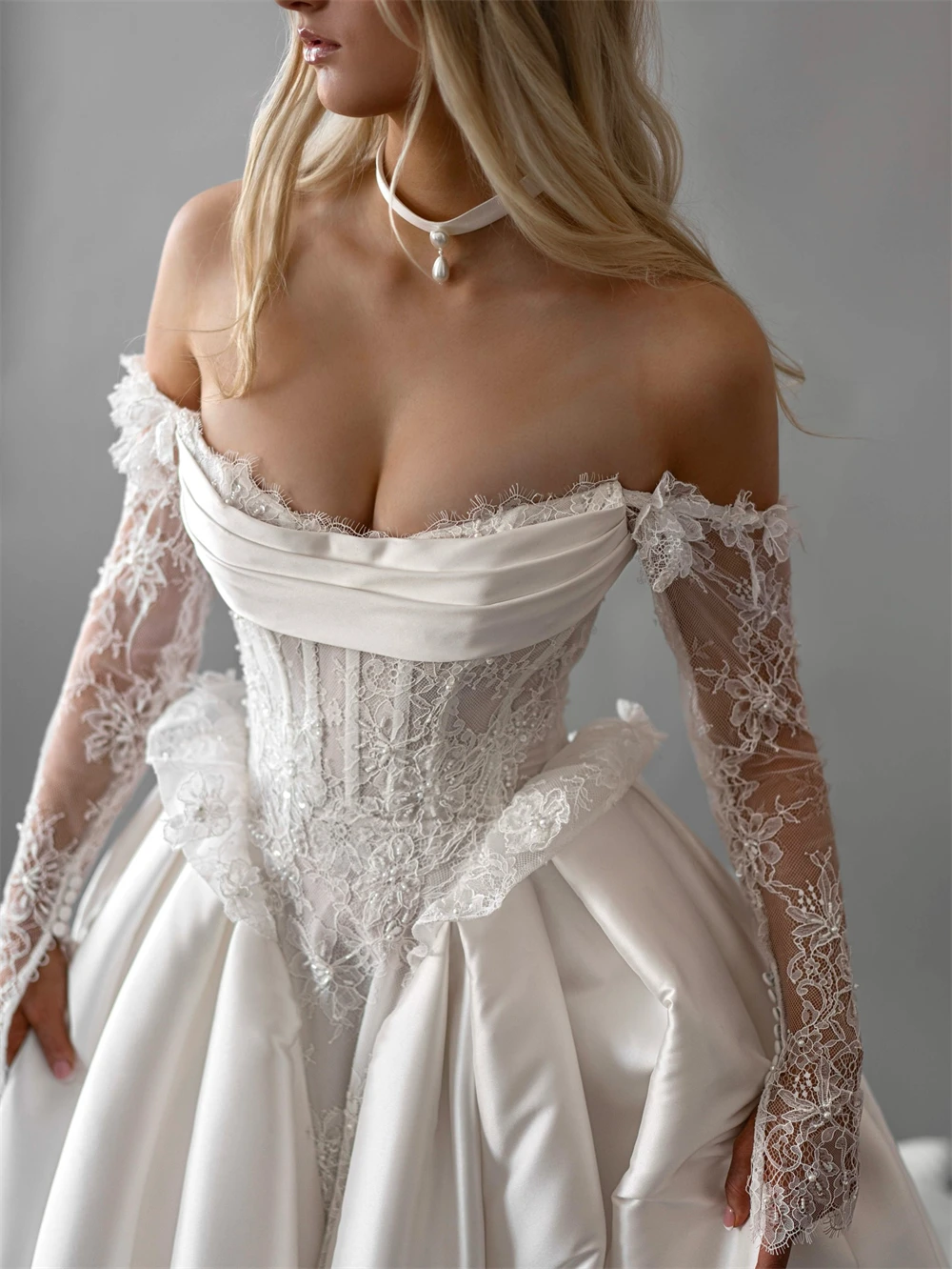 Aangepaste Charmante Witte Satijnen Trouwjurk Formele Sweetheart Lange Mouwen Bruidsjurken Zachte A-lijn Hof Trein Robe de mariée