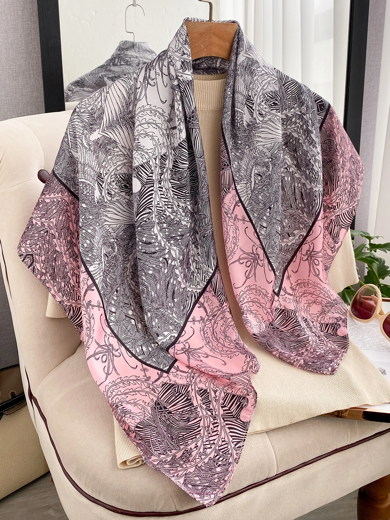 Neuer 90*90cm Lijiin Satin Quadratischer Schal Realistischer Shop-Mitgliedsgeschenk Seidenschal Sanya Tourismus Sonnenschutz Schultertuch