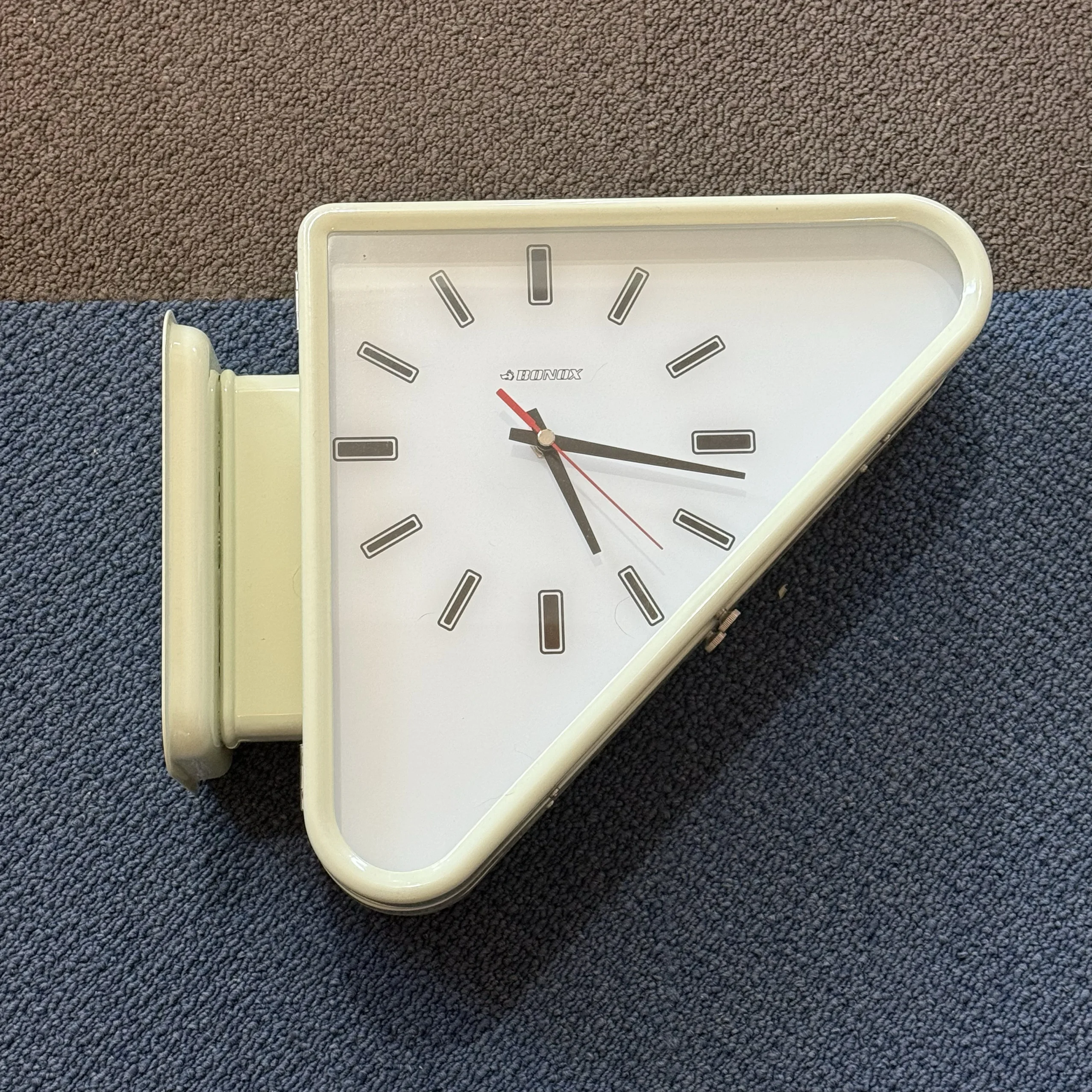 Double-sided wall clock, wall-mounted triangular wall watch, retro cafe design