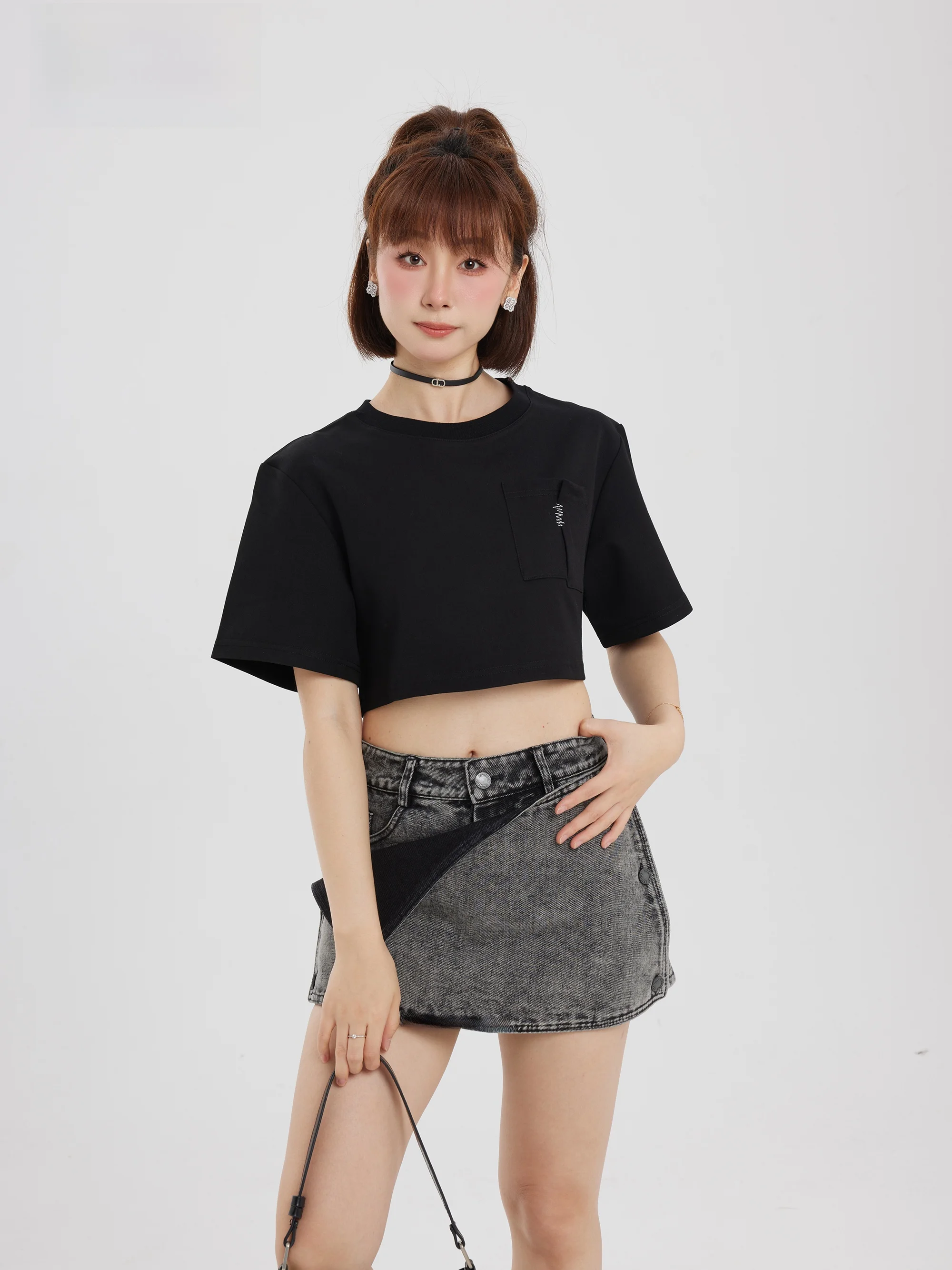 

Оригинальная американская футболка с вышивкой, декоративными элементами, повседневная, свободного кроя, женская, весенняя, модная, топы для женщин