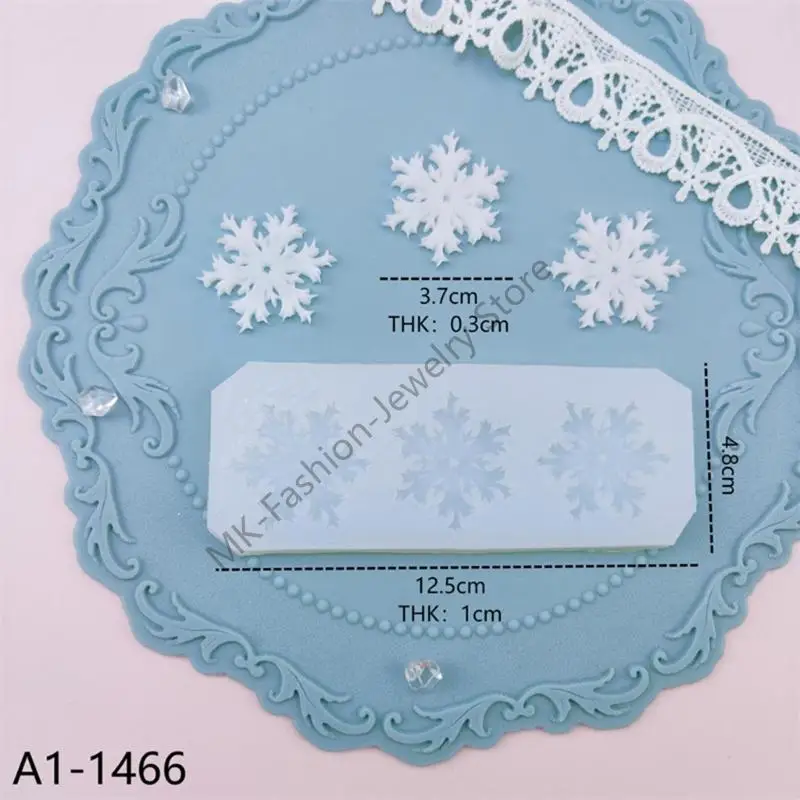 Q6PF Snowflake Baking Morn