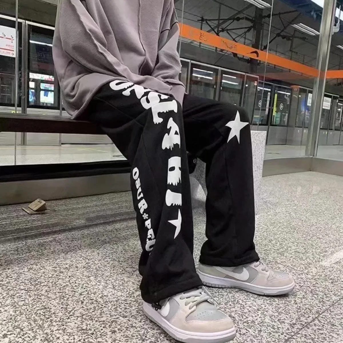 

Men's Fashion Cool Lightweight Sweatpants Solid Color Joggers Printing Men Baggy Pants Streetwear Long Trousers Men Versatile