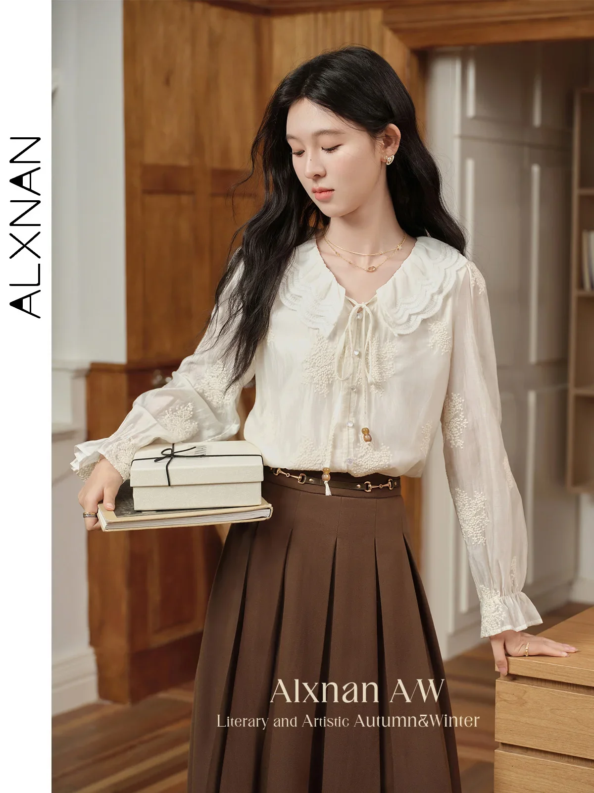 

ALXNAN Women's Lace-Up Shirts 2024 Autumn Winter Doll Collar Flare Sleeve Single Breasted Tops Fashion Chic Female Blouse L39612