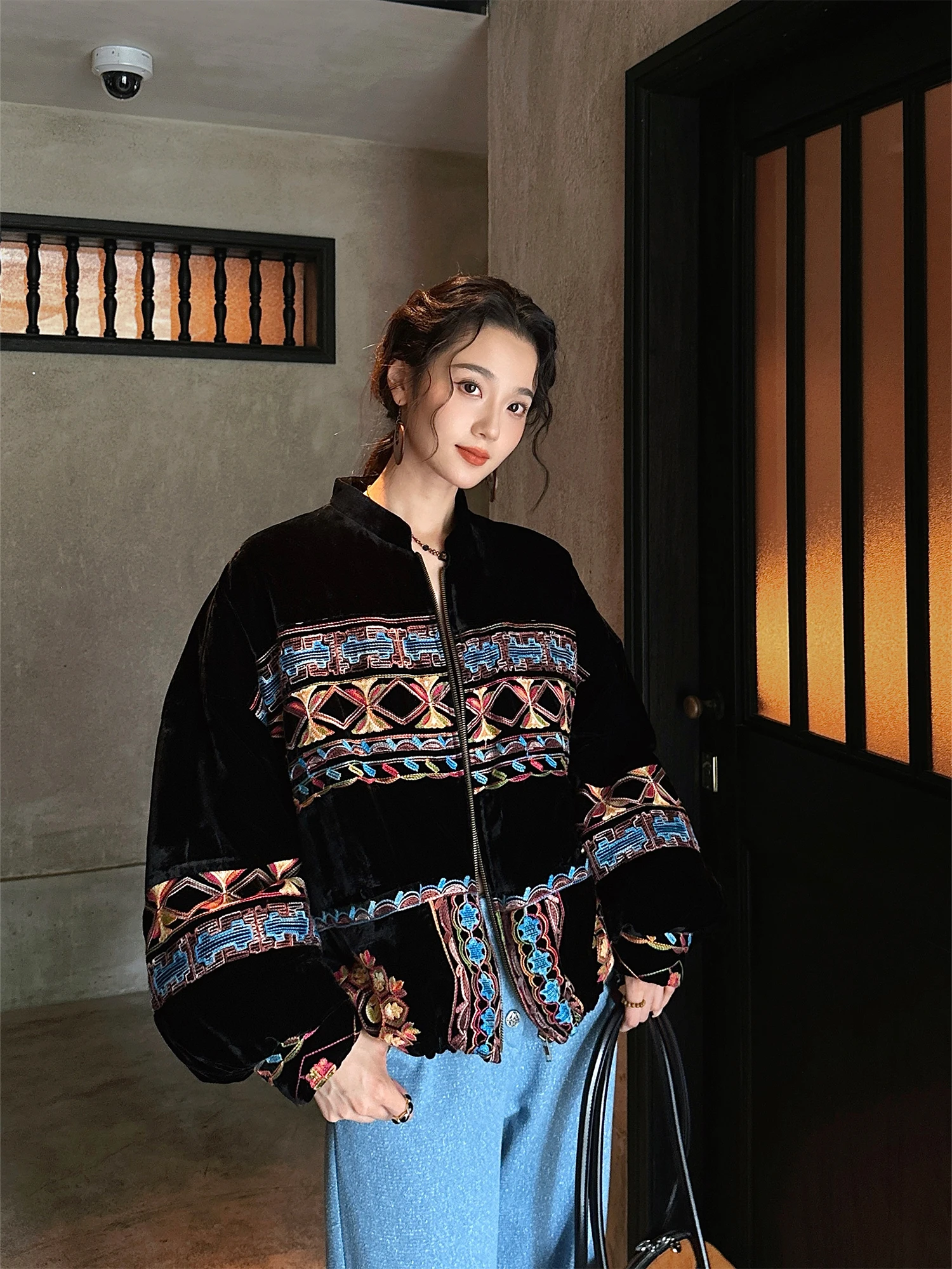 

Женское длинное зимнее пальто Sanji Bla Flower с китайской вышивкой, на гусином пуху, из теплой утолщенной нейлоновой ткани