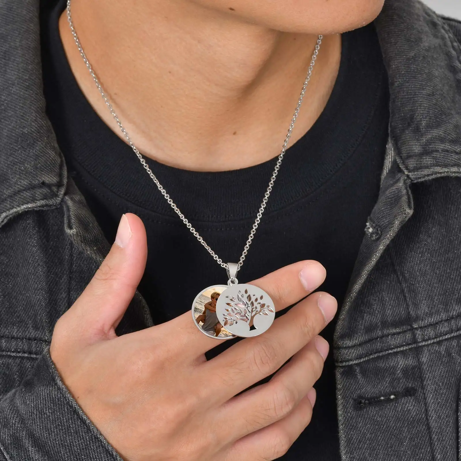 カスタムピクチャー生命の樹ネックレス、男性、男の子用、ステンレススチールラウンドロケットネックレス、パーソナライズされたジュエリーギフト