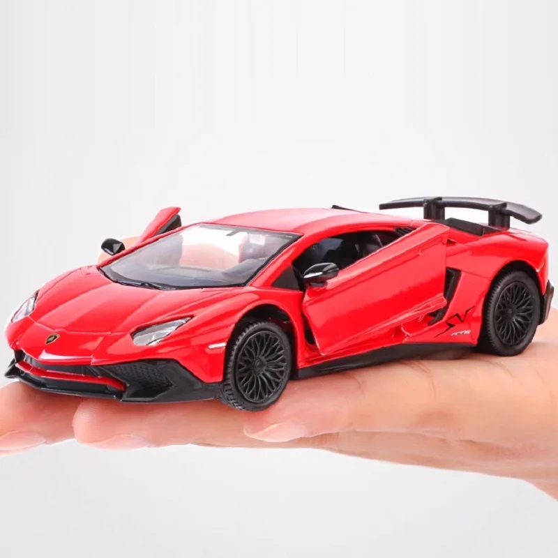 محاكاة Diecasts ولعبة المركبات لامبورغيني أفينتادور SV Supercar RMZ city 1:36 نموذج سيارة مصنوع من خليط معدني التراجع والأبواب المفتوحة