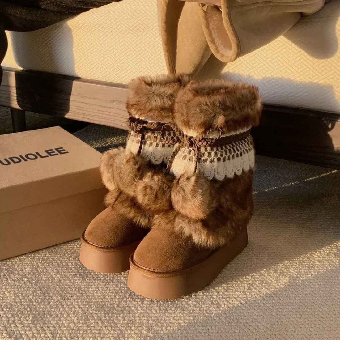 

Fluffy Fur Boots 2025 Winter Fashion Sexy Faux Fox Fur Snow Boots Ladies Furry Warm Cotton Boots Female Outdoor Ski Boots