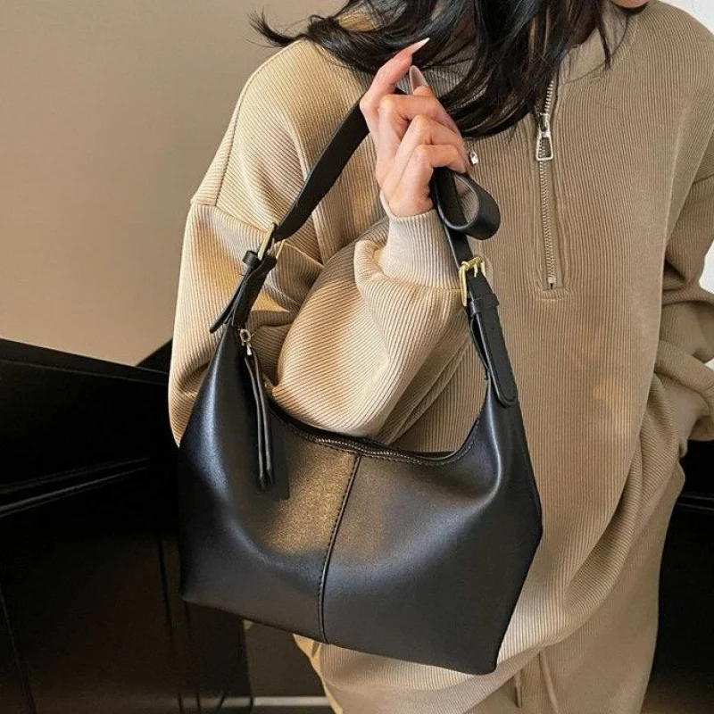 

Elegant Crossbody Handbag Luxury Leather Women's Bag Famous Designer Classic Paris Elegant Craftwork Commuter Bag​