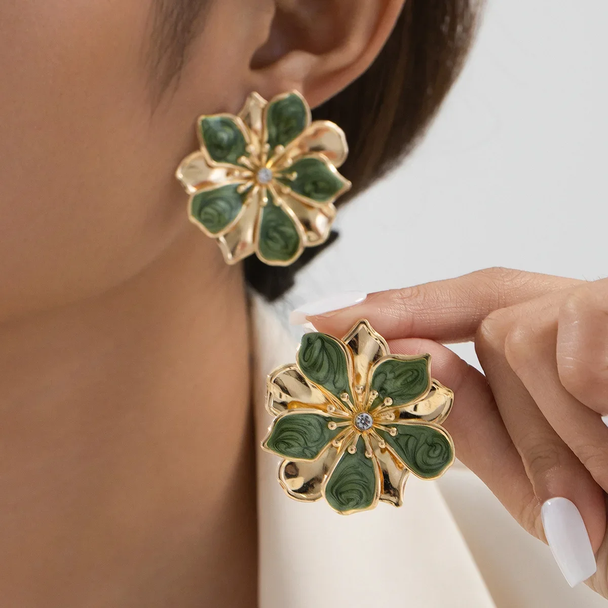

Enamel Flower Stud Earrings For Women Girls Simple Hollow Double-layer Petal Temperament Ear Accessories Fashion Jewelry E546