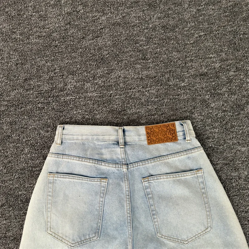 جينز Mertra أزرق مغسول لعام 2025 للرجال والنساء 1:1 أفضل جودة مطرزة بشعار عتيق مستقيم الساق من قماش الدنيم #4